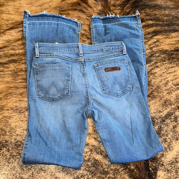 Wrangler Denim - Wrangler Raw Hem flares